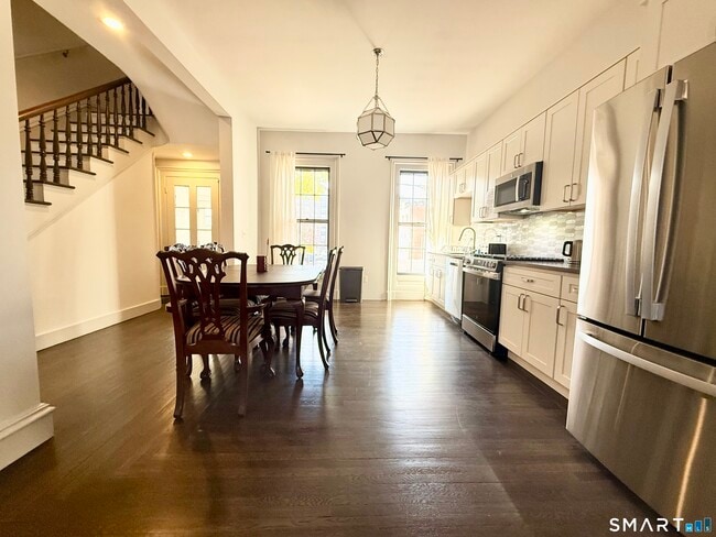 Building Photo - 30 Trumbull St