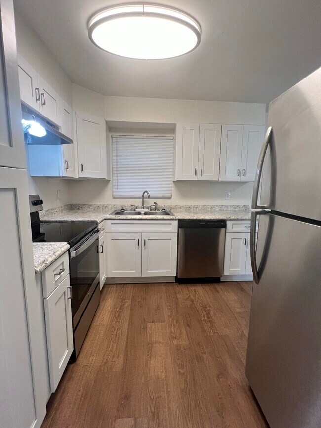 Building Photo - 3422 Miami Dr