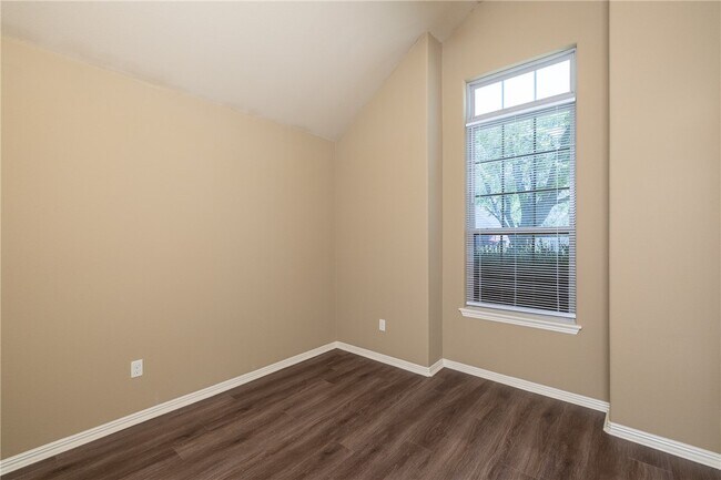 Building Photo - 515 Liem Cir