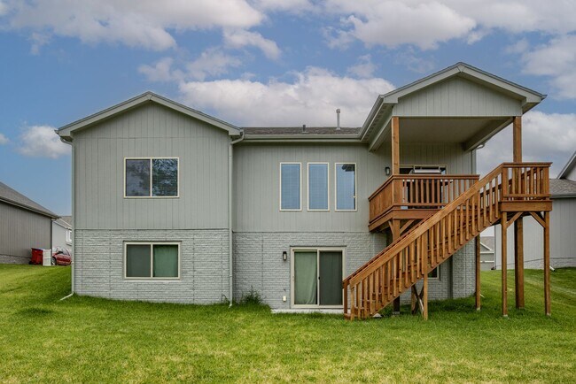 Building Photo - Gorgeous 3 Bedroom In Papillion!!