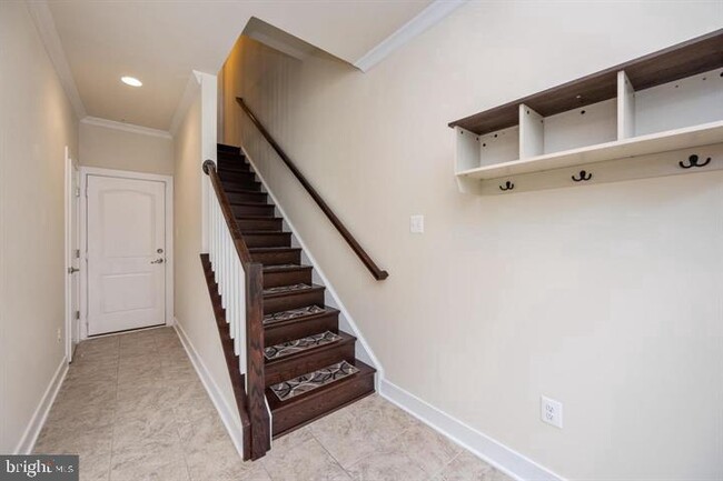 Building Photo - 219 Strummer Ln