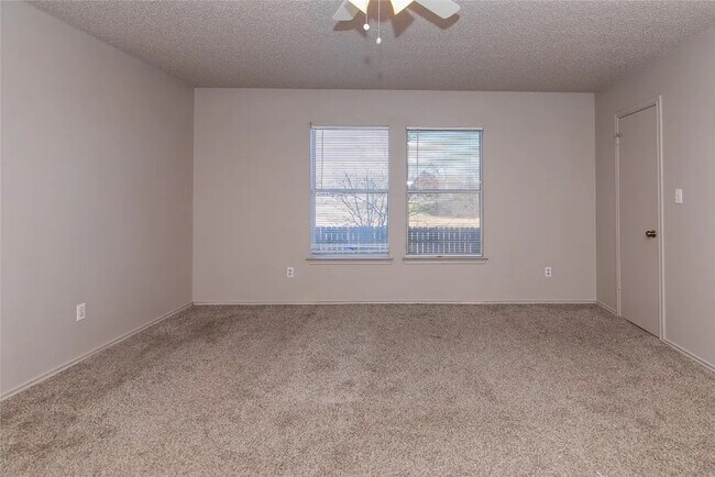 Building Photo - Room in House on Heyerdahl Dr