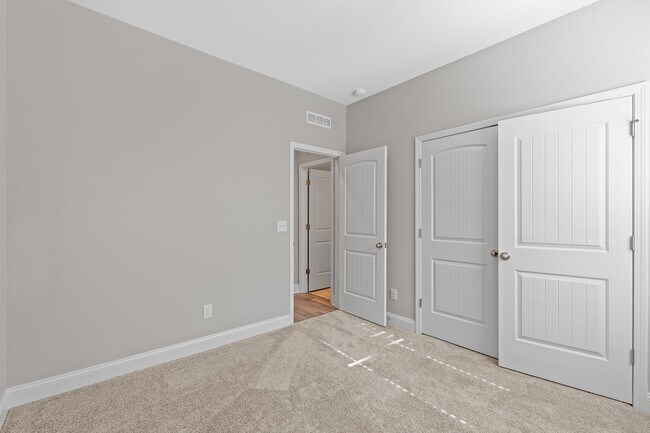 Building Photo - 138 Willow Grove Ln