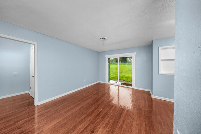 Building Photo - 2411 NW 35th St