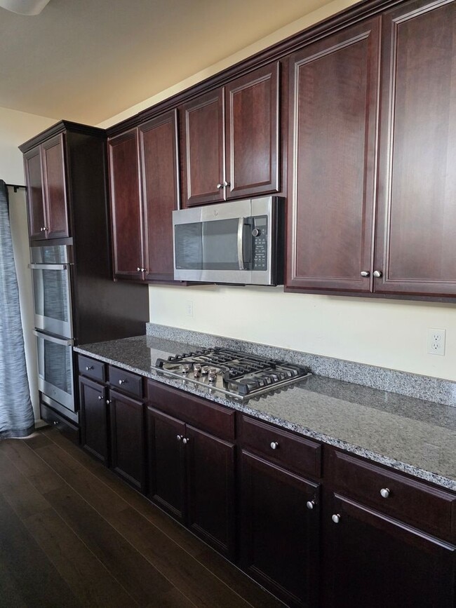 Building Photo - HYETTS CROSSING TWINHOME