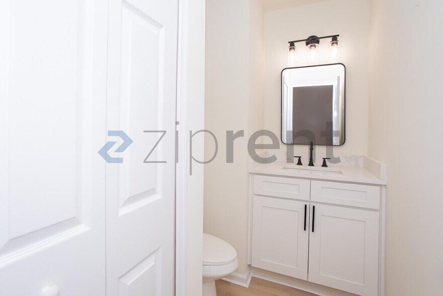 Building Photo - 10721 Long Cove Ct