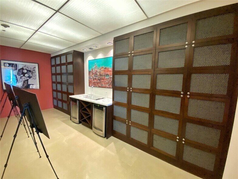 Building Photo - 500 Brickell Ave