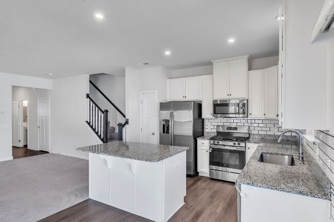 Building Photo - Beautiful 3 Bedroom, 2.5 Bathroom Townhome with 1-Car Garage $1,650/mo rent