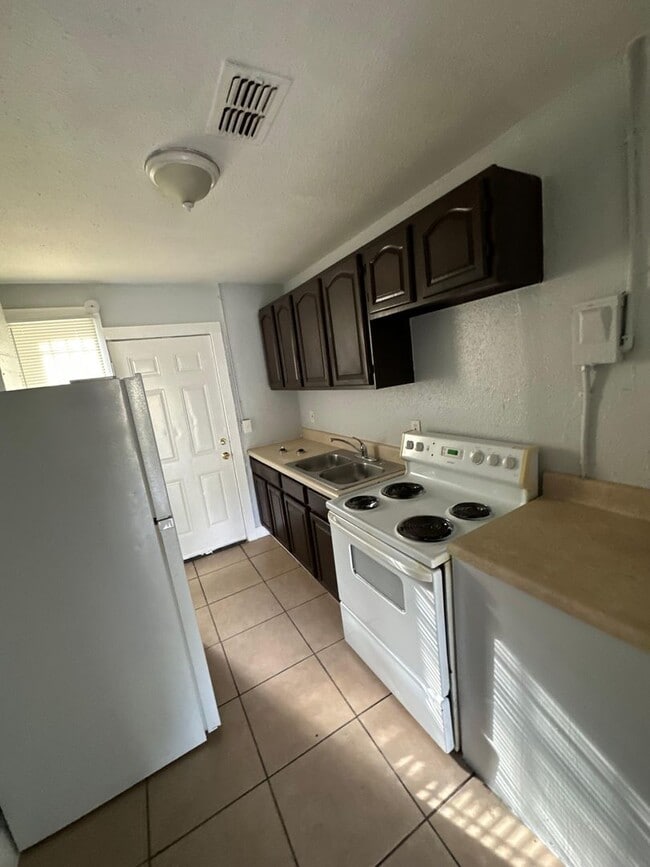 Building Photo - 2532/2534 Moncrief Rd