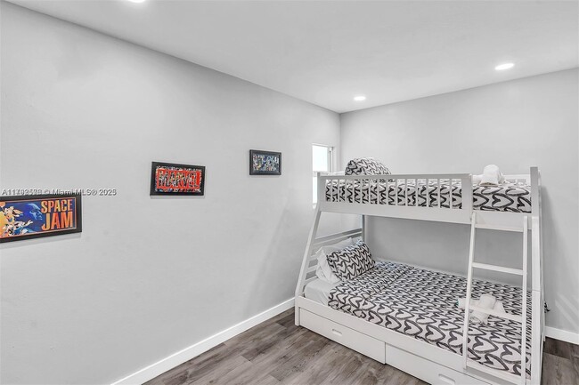 Building Photo - 609 N 46th Ave