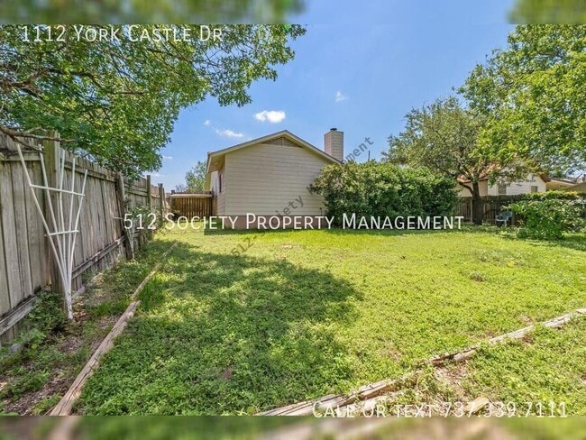 Building Photo - 1112 York Castle Dr