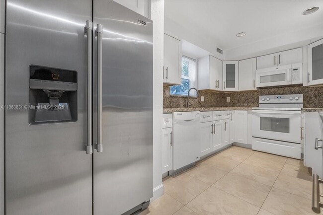 Building Photo - 613 NE 17th Terrace