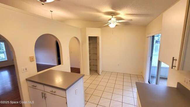 Building Photo - 2115 Sierra St