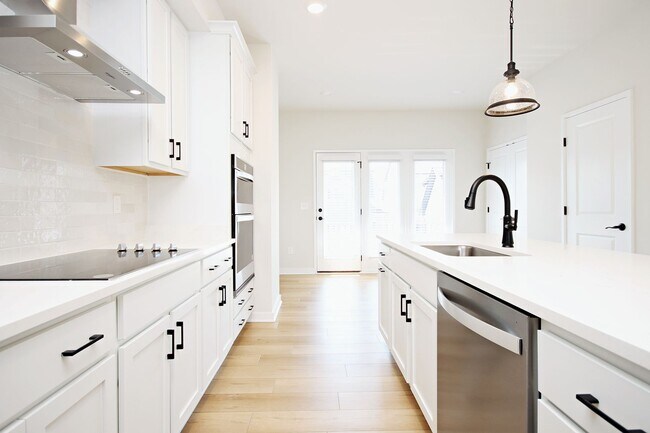 Building Photo - 6019 Bicknell St