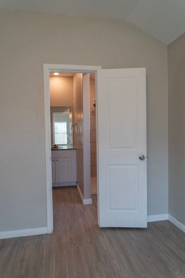 Building Photo - Spacious 3/2 Dream in Converse TX