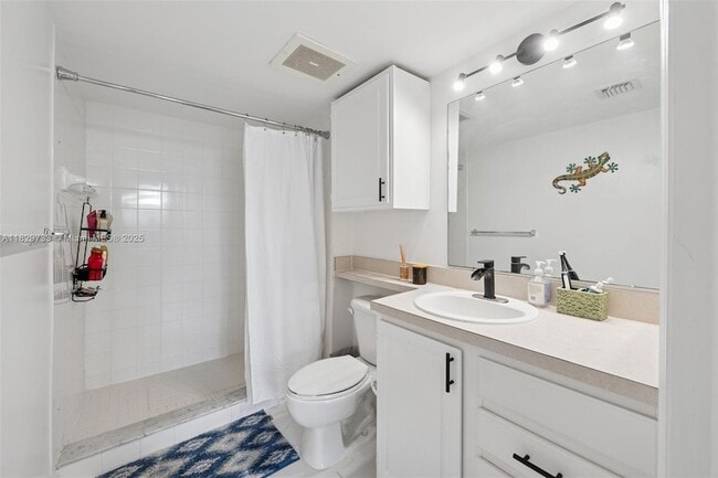 Building Photo - 2665 SW 37th Ave