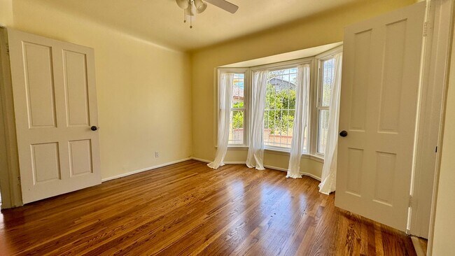 Building Photo - Charming House  with Large yard
