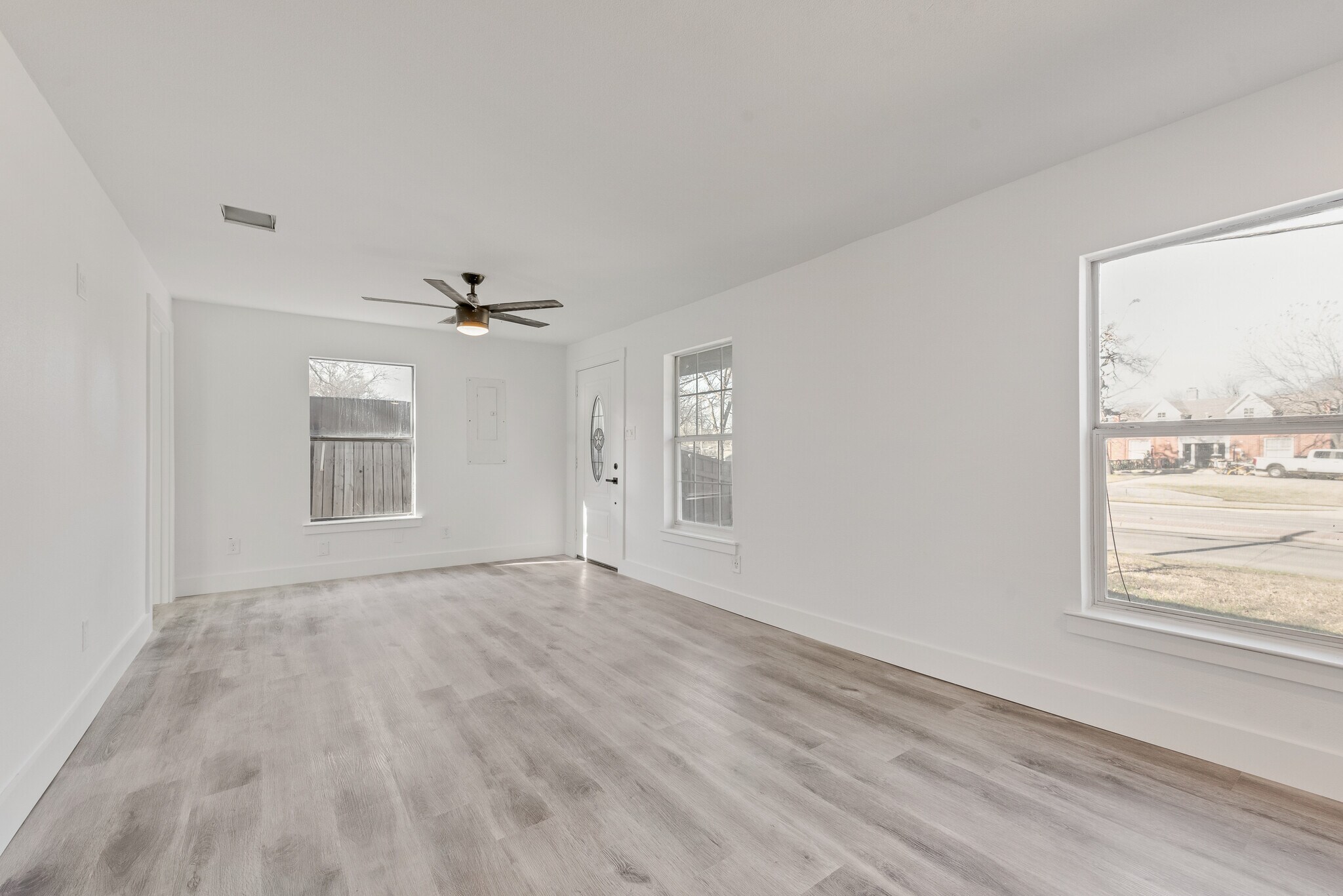 Building Photo - 303 W Broad St