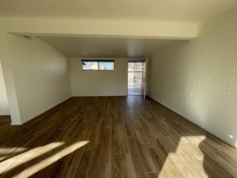 Building Photo - 1508 E Adelaide Dr