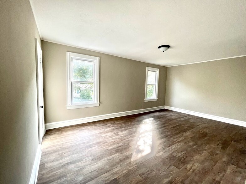Building Photo - 111 Maffett St