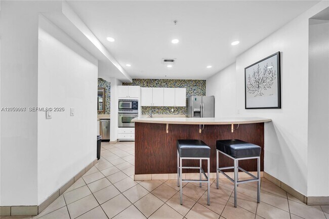 Building Photo - 6001 SW 70th St