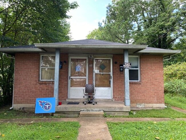 Building Photo - Cozy 2 Bedroom Duplex Available - Walk Dow...