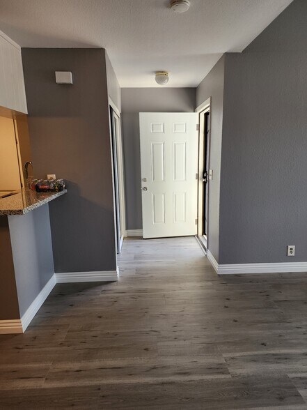 View of Entry area. - 23334 Sesame St