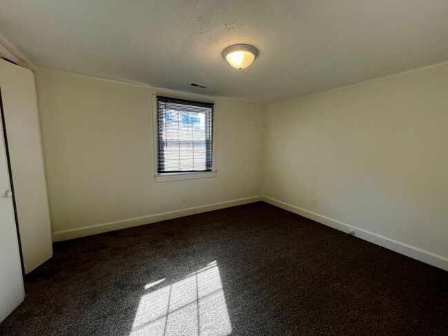 Building Photo - 109 Burlington Dr
