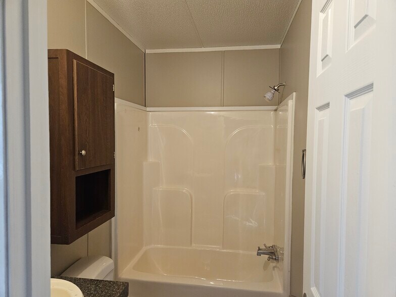 Building Photo - 79 Lynnwood Cir