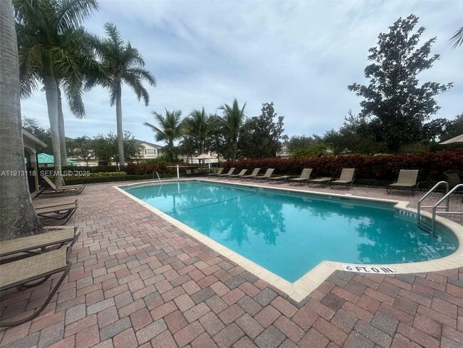 Building Photo - 1560 SE Wilshire Pl