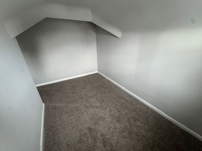 Building Photo - Four Bedrooms!