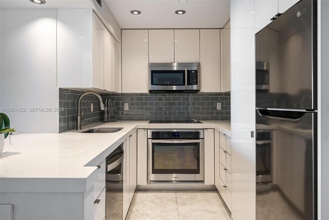 Building Photo - 1000 West Ave