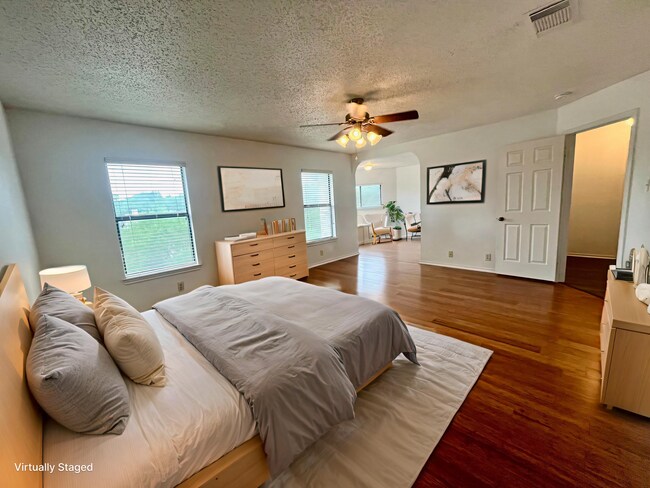 Building Photo - Spacious 3 Bedroom/2.5 Bath home with Large Game Room and Fabulous Deck ~ Move in Ready!