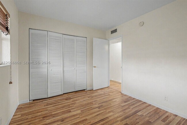 Building Photo - 6709 N Kendall Dr