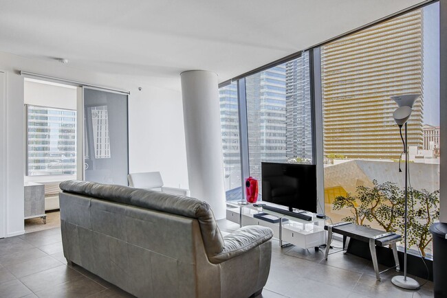 Building Photo - Veer Towers 802W- Stunning Strip and City ...