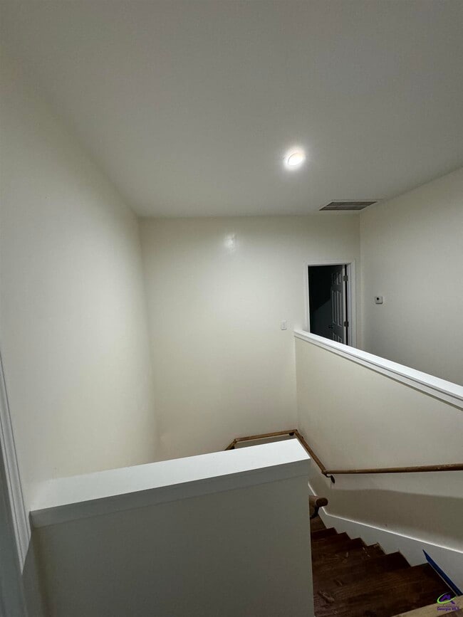 Building Photo - 104 Acorn Ridge Ct