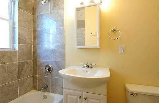 Building Photo - 19 Parker Hill Ave