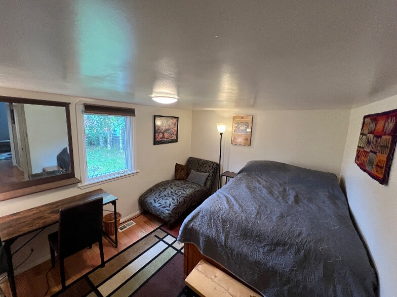 Building Photo - 3209 Lois Dr