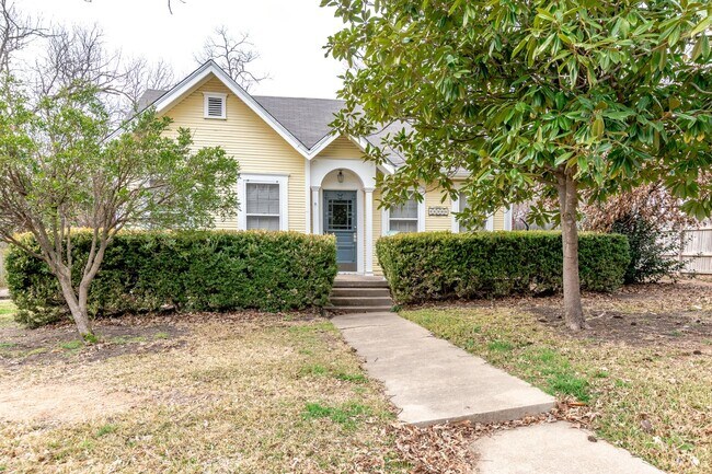 Building Photo - Spacious 4 Bed / 2 Bath Home with Garage & Fenced Backyard in Central Temple