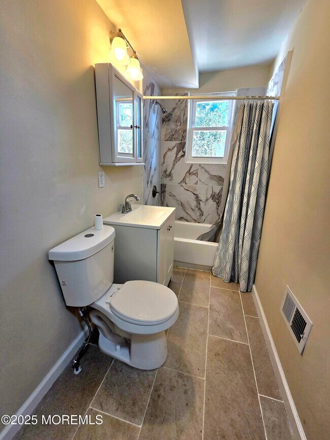 Building Photo - 216 Delaware St