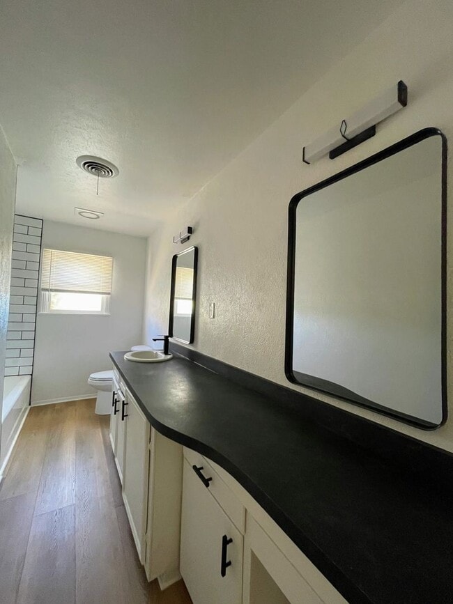 Building Photo - Modern Comfort Meets Classic Charm – Fresh-Renovated 3-Bed Home in Lamesa