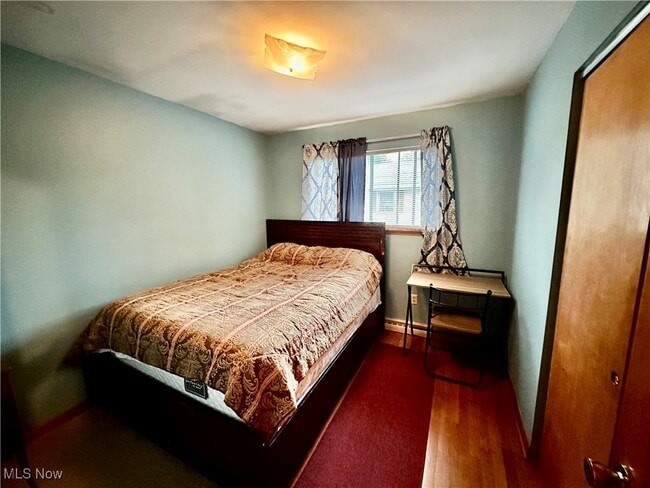 Building Photo - 1370 W Vine St