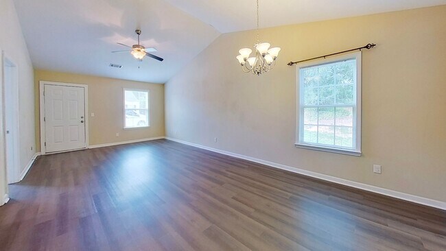 Building Photo - 2 Bed/ 2 Bath Townhouse