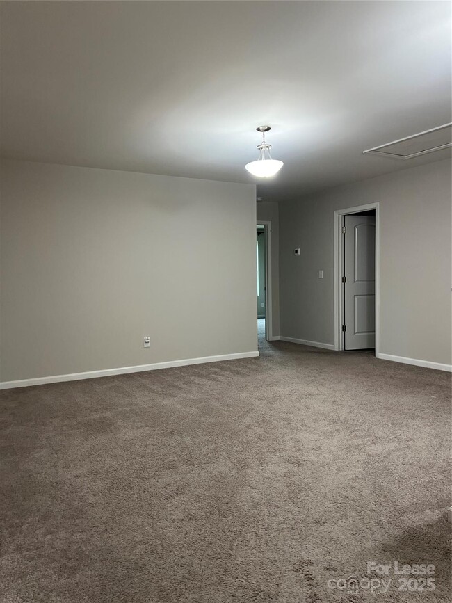 Building Photo - 8637 River Ridge Dr
