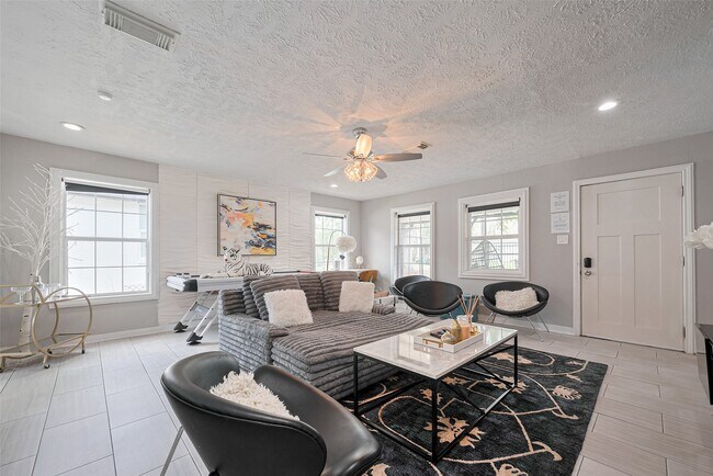 Building Photo - 5114 Grantwood St