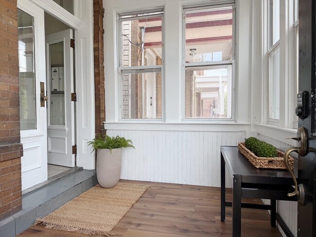 Building Photo - 1918 Kerrigan Ave