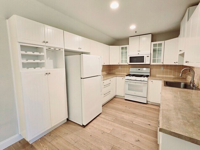 Building Photo - Explore the Allure of Coastal Living!