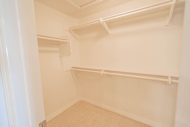 Building Photo - Bella Ventana 3 Bedroom Rental Home in Valencia!