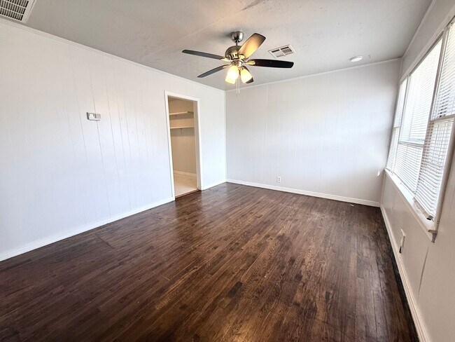 Building Photo - Cute 2BD 1BA Bungalow in Bethany!!