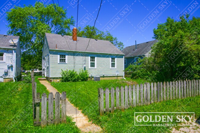 Building Photo - 1115 W Bethel Ave